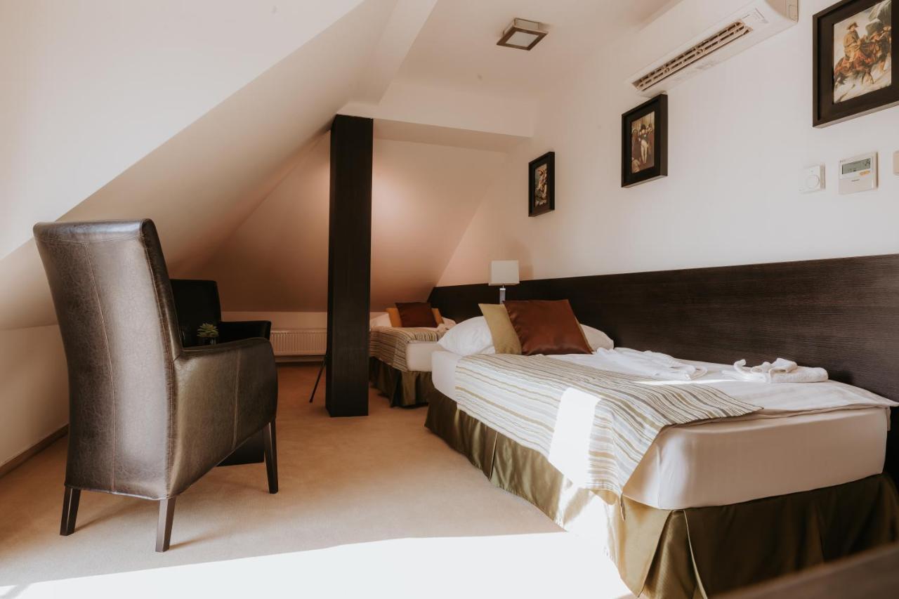 Hotel Bonaparte Kosice Ngoại thất bức ảnh