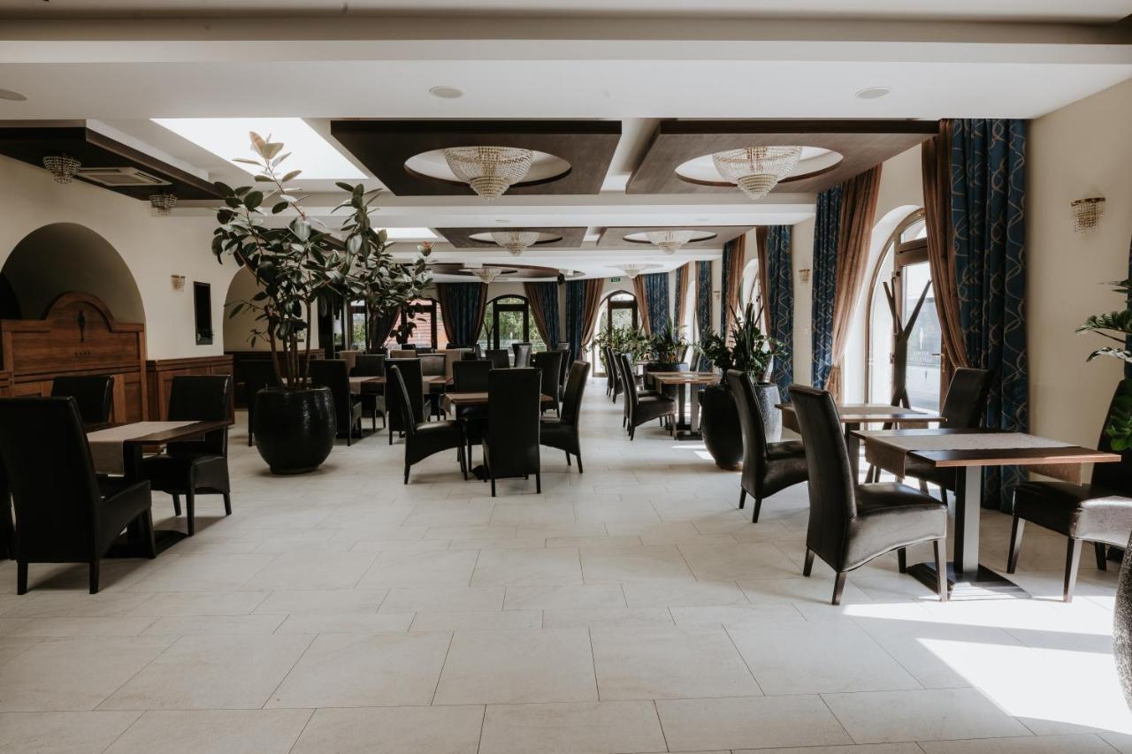 Hotel Bonaparte Kosice Ngoại thất bức ảnh