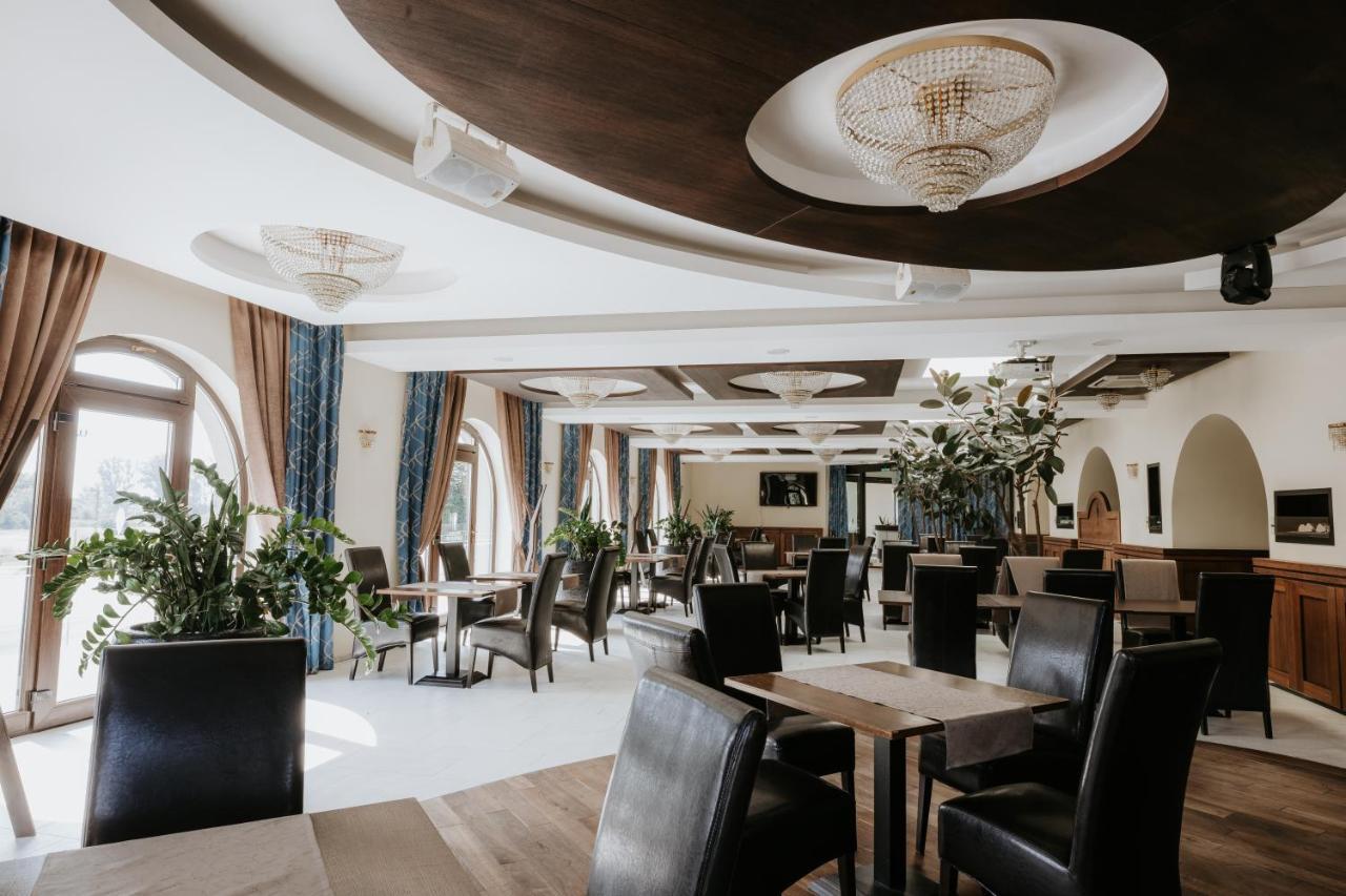 Hotel Bonaparte Kosice Ngoại thất bức ảnh