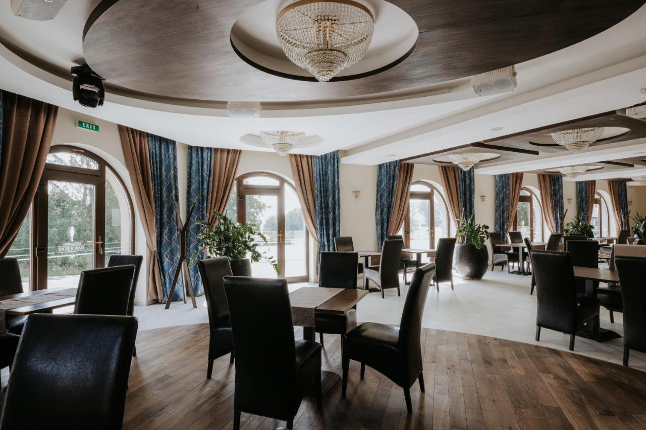 Hotel Bonaparte Kosice Ngoại thất bức ảnh