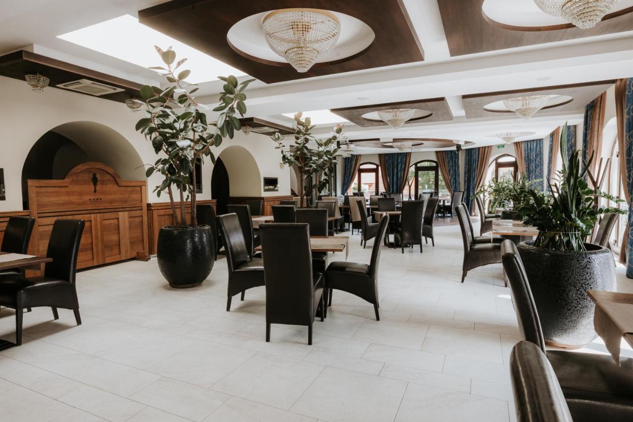 Hotel Bonaparte Kosice Ngoại thất bức ảnh