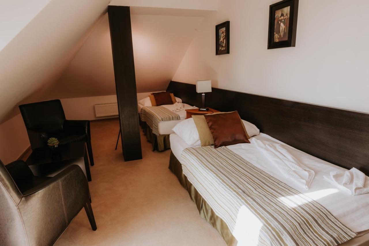 Hotel Bonaparte Kosice Ngoại thất bức ảnh