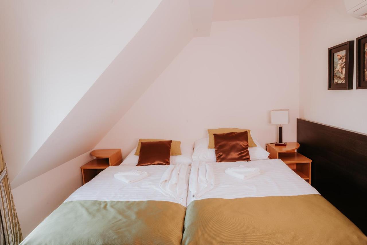 Hotel Bonaparte Kosice Ngoại thất bức ảnh