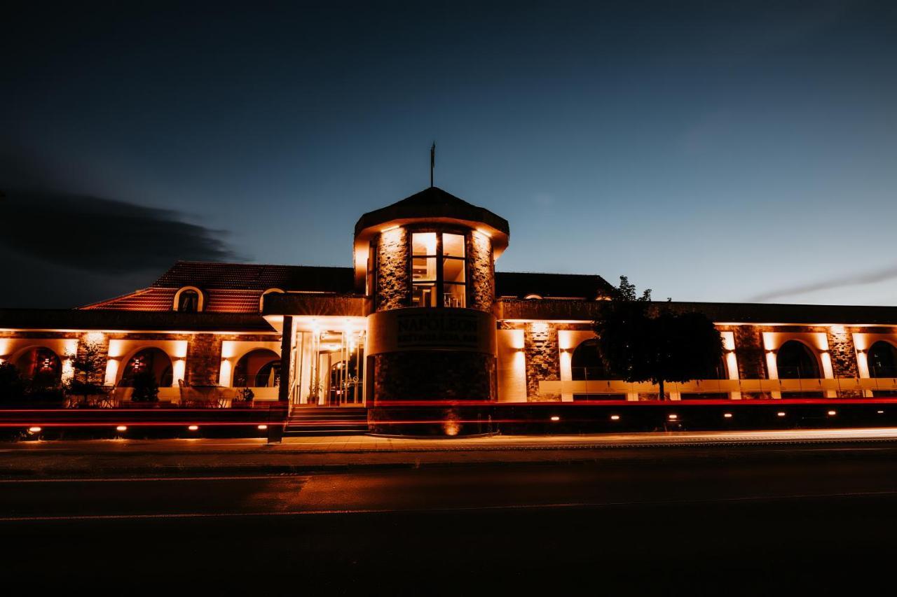 Hotel Bonaparte Kosice Ngoại thất bức ảnh