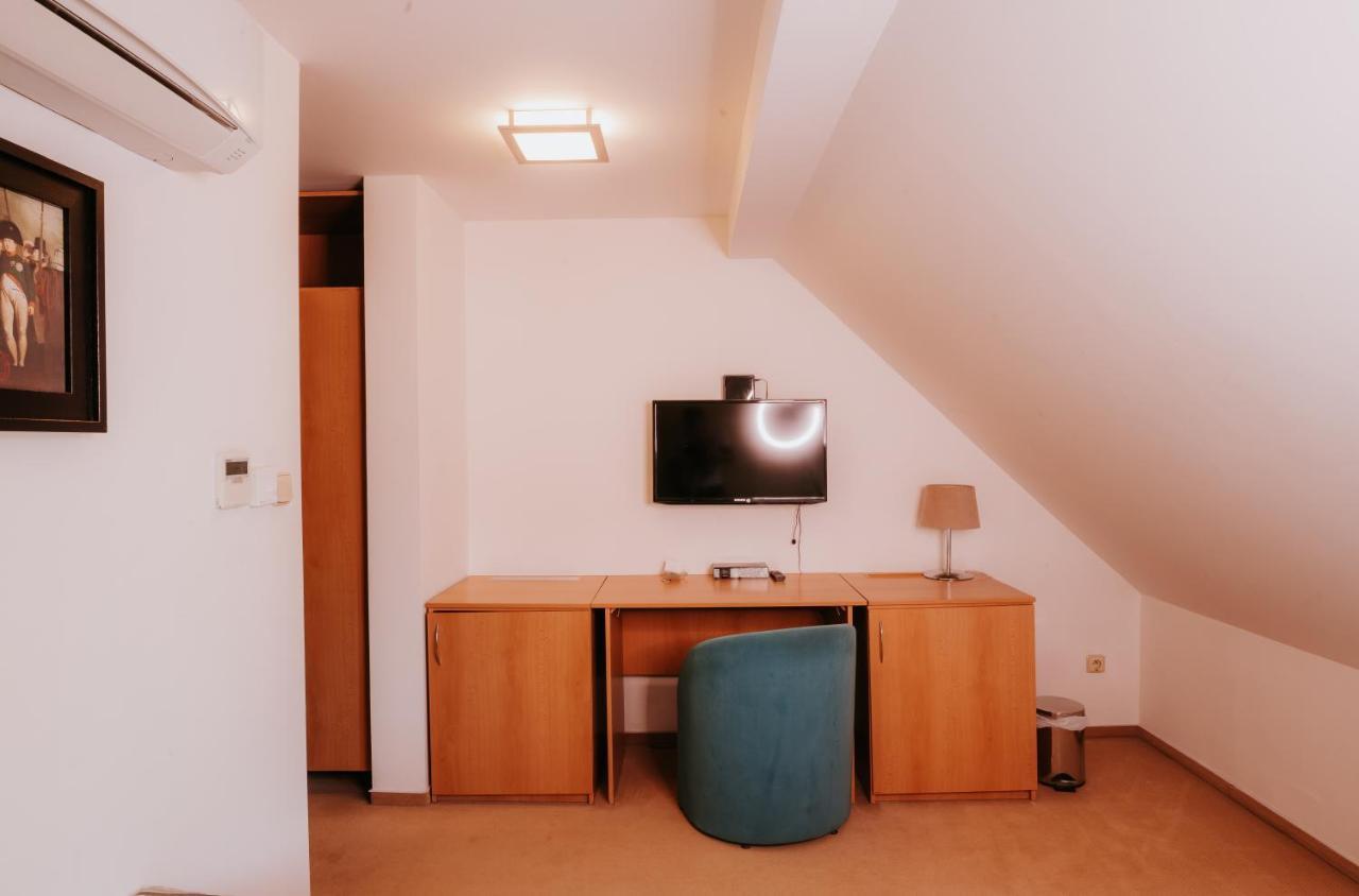 Hotel Bonaparte Kosice Ngoại thất bức ảnh