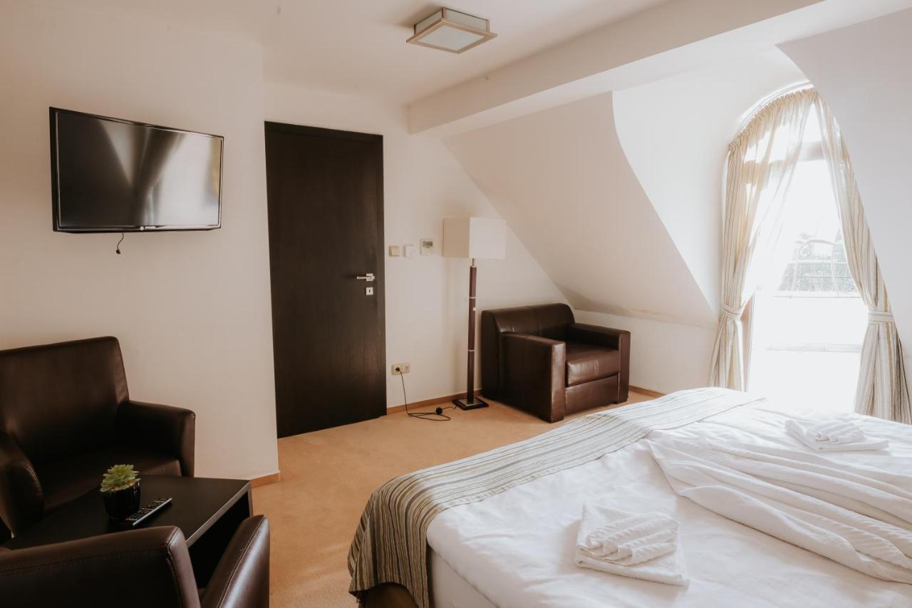 Hotel Bonaparte Kosice Ngoại thất bức ảnh