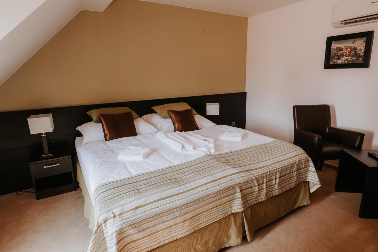 Hotel Bonaparte Kosice Ngoại thất bức ảnh