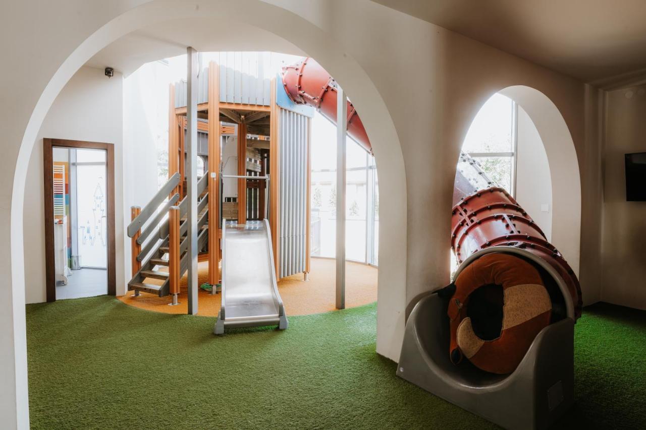Hotel Bonaparte Kosice Ngoại thất bức ảnh