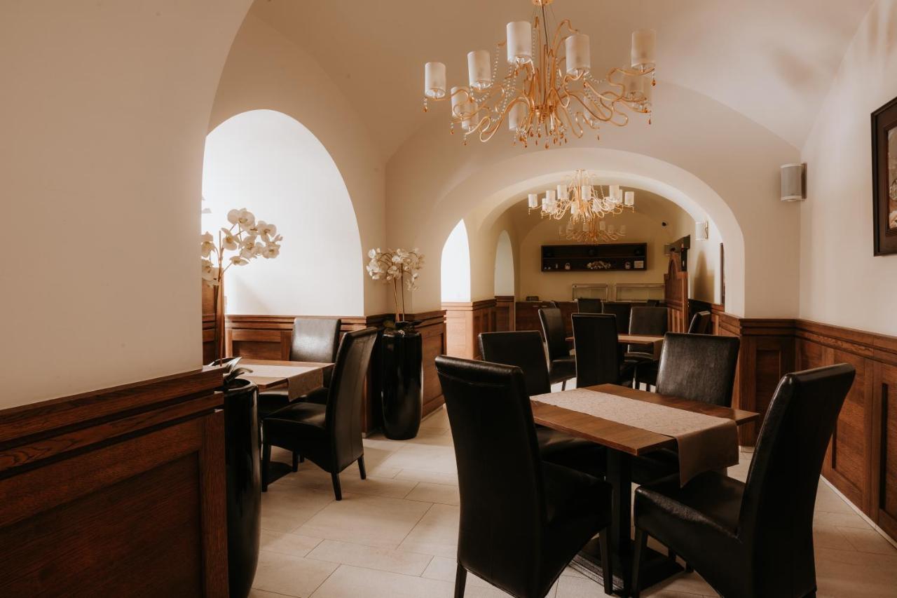 Hotel Bonaparte Kosice Ngoại thất bức ảnh