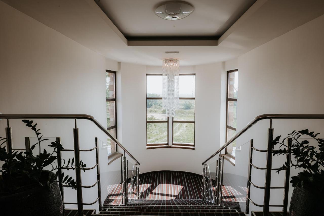 Hotel Bonaparte Kosice Ngoại thất bức ảnh