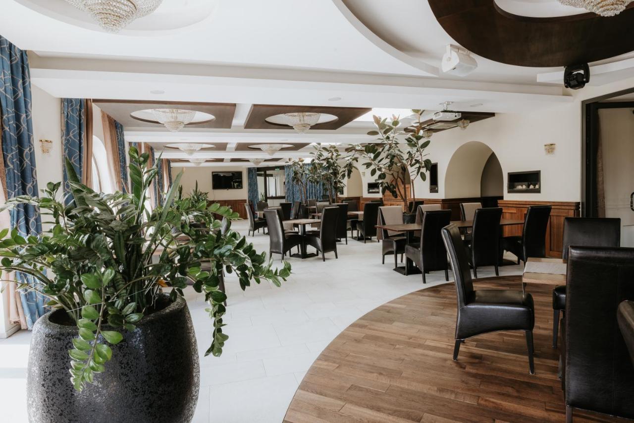 Hotel Bonaparte Kosice Ngoại thất bức ảnh