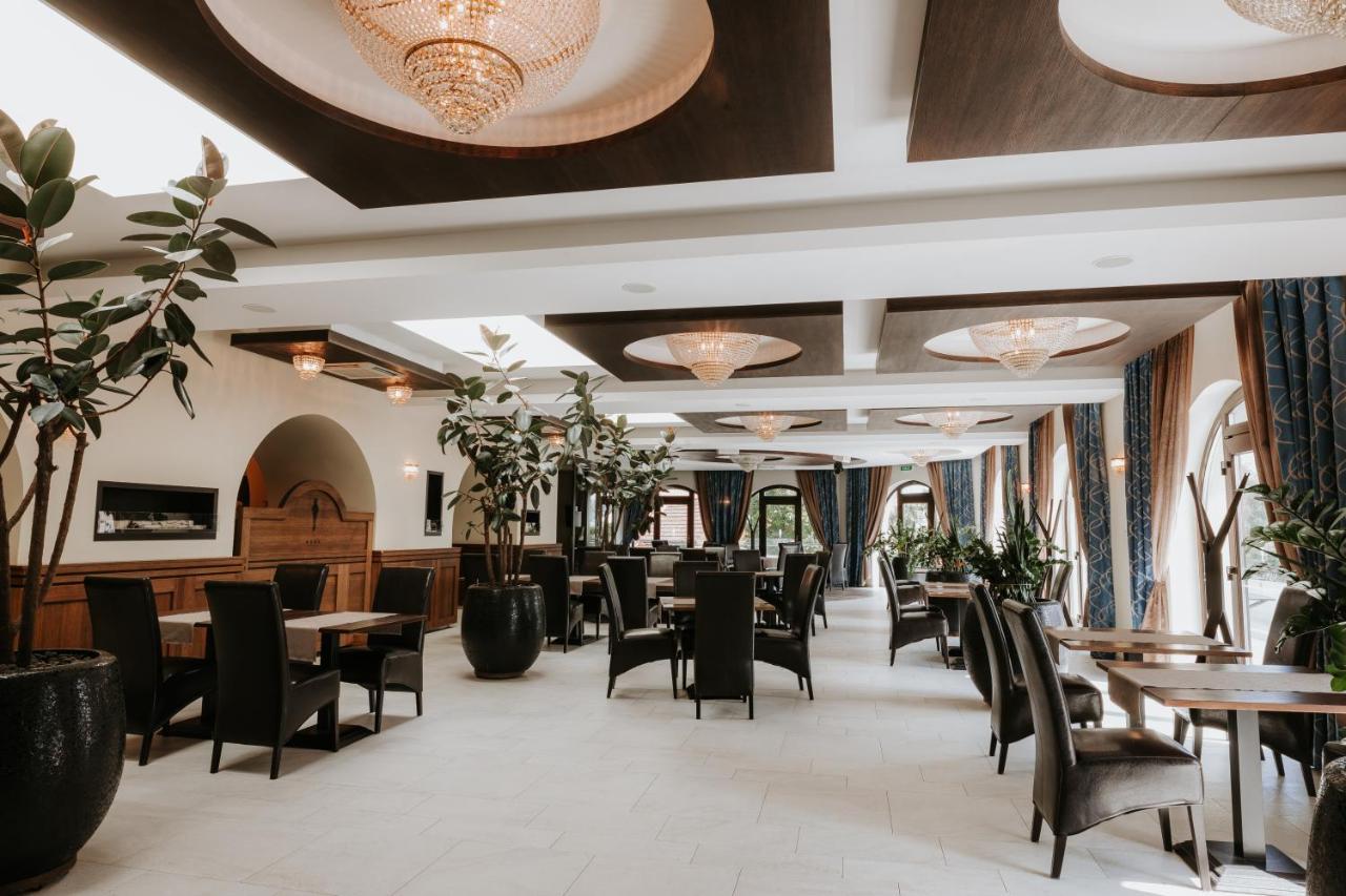 Hotel Bonaparte Kosice Ngoại thất bức ảnh