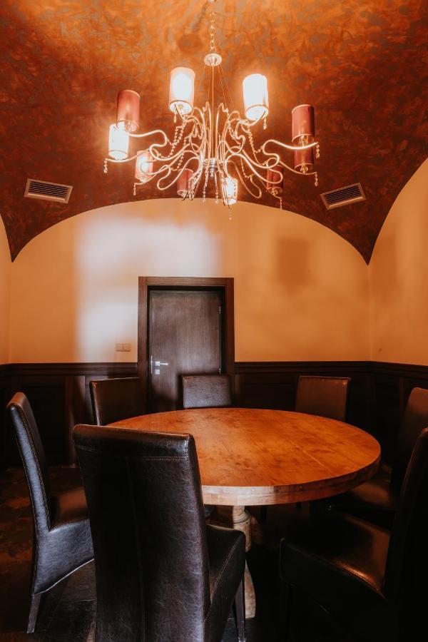 Hotel Bonaparte Kosice Ngoại thất bức ảnh