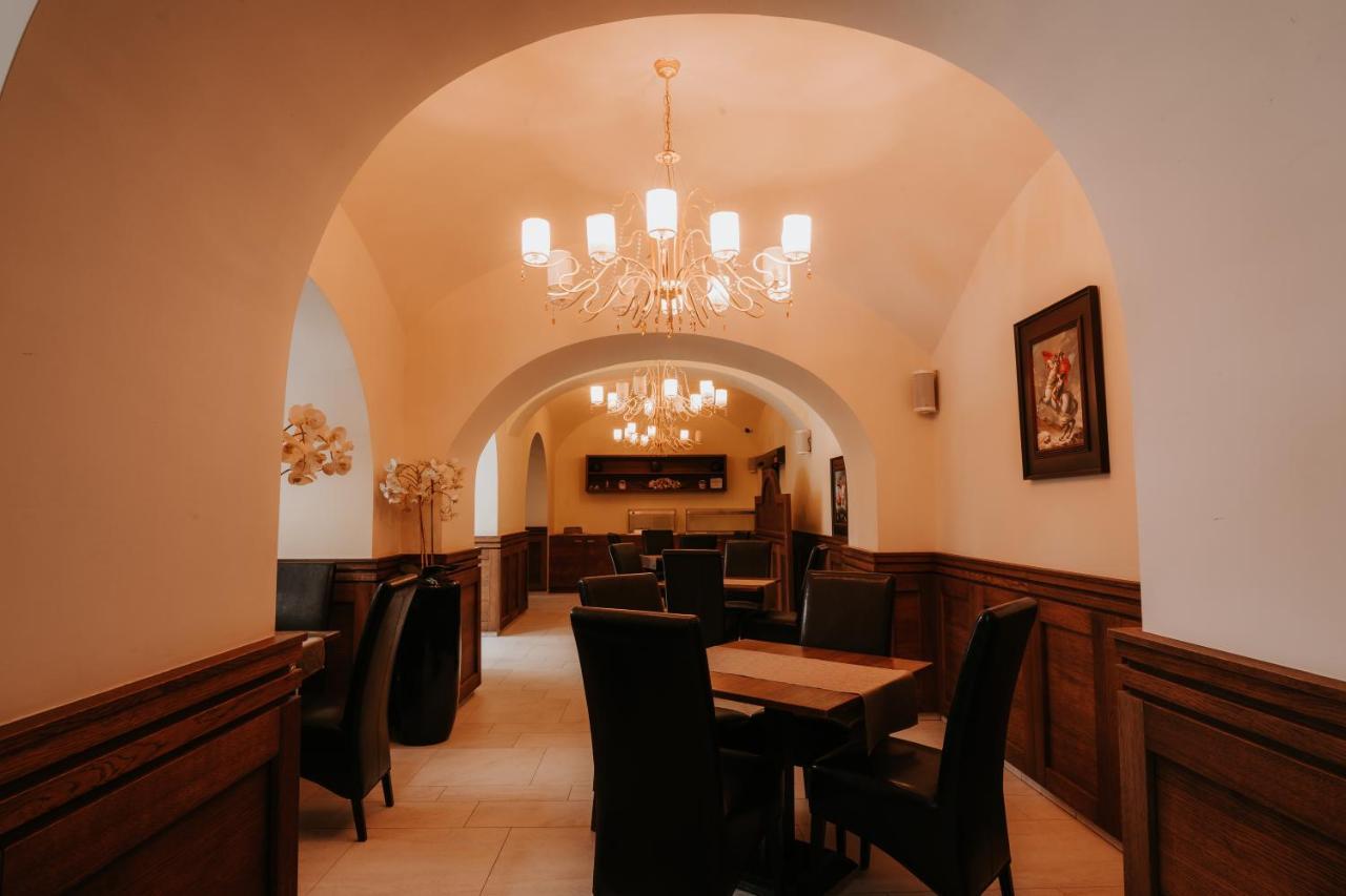 Hotel Bonaparte Kosice Ngoại thất bức ảnh
