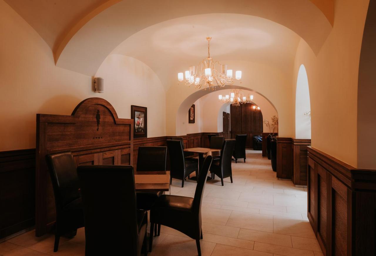 Hotel Bonaparte Kosice Ngoại thất bức ảnh