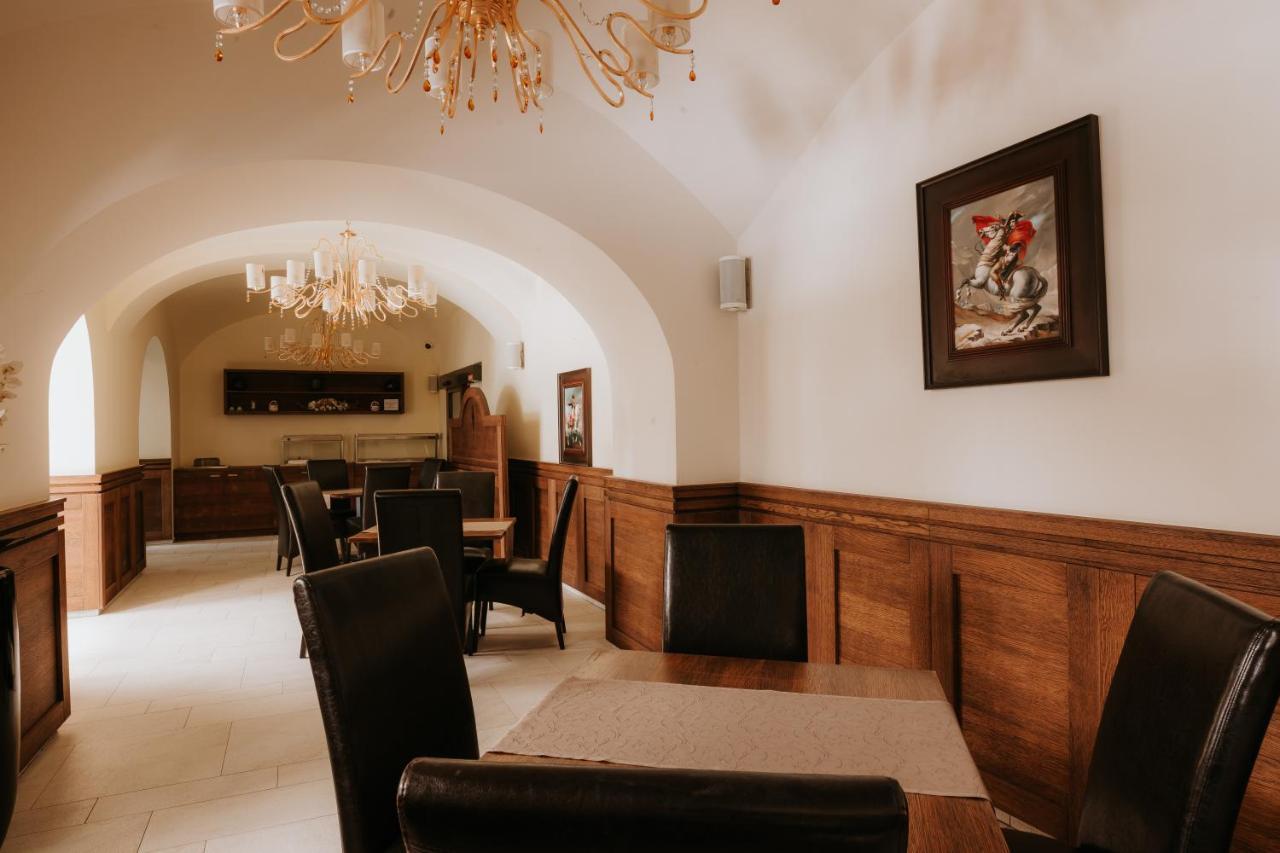 Hotel Bonaparte Kosice Ngoại thất bức ảnh