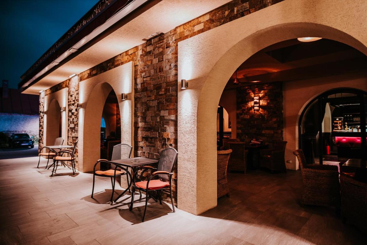Hotel Bonaparte Kosice Ngoại thất bức ảnh