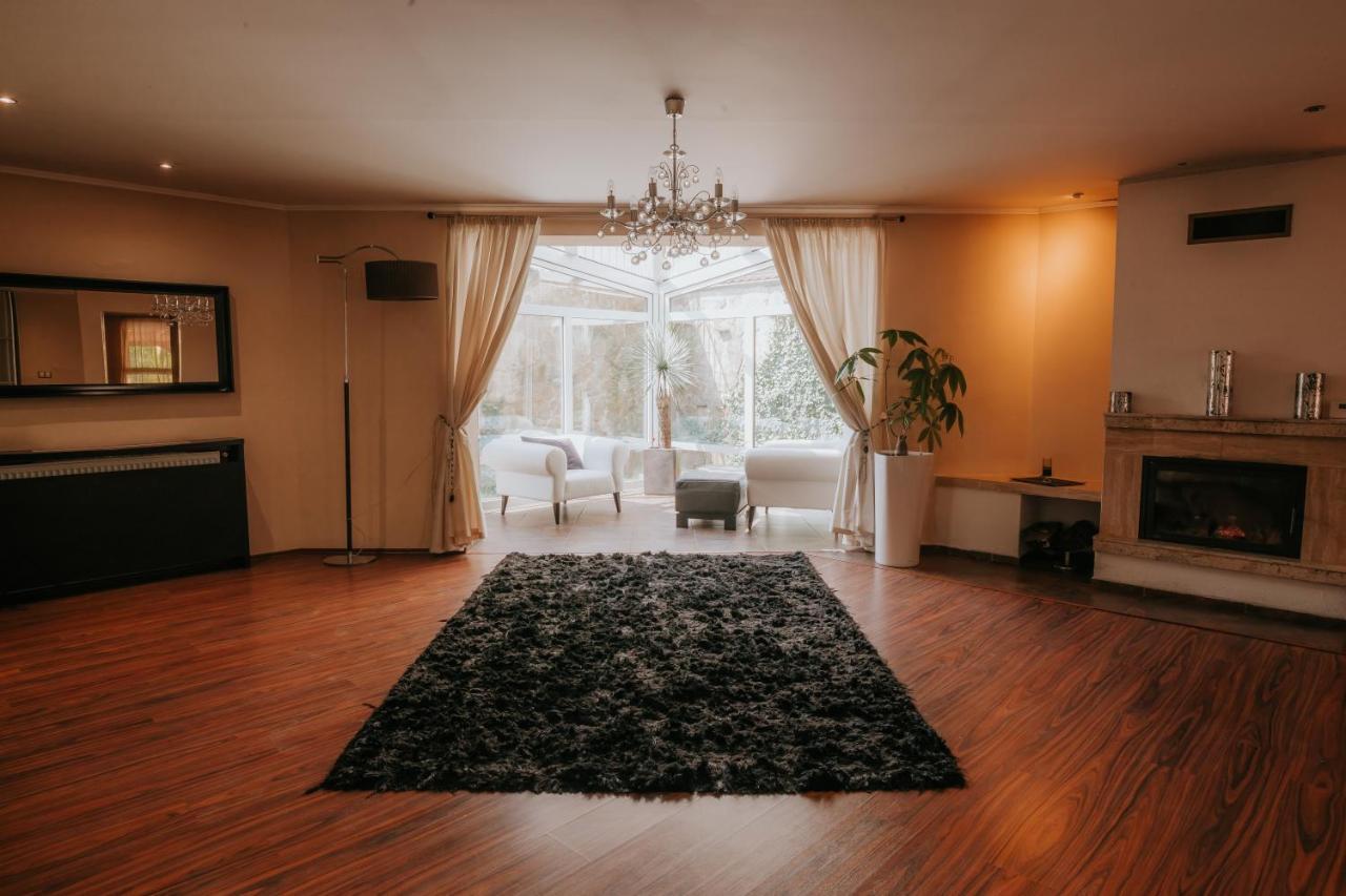 Hotel Bonaparte Kosice Ngoại thất bức ảnh