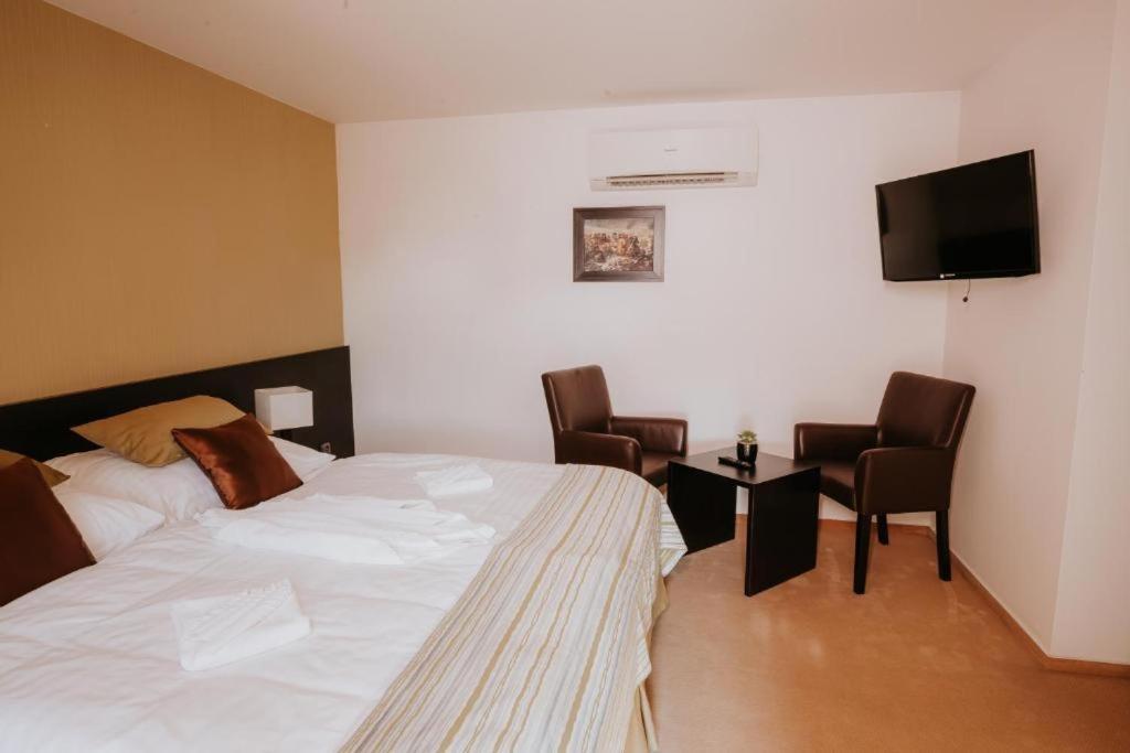 Hotel Bonaparte Kosice Ngoại thất bức ảnh